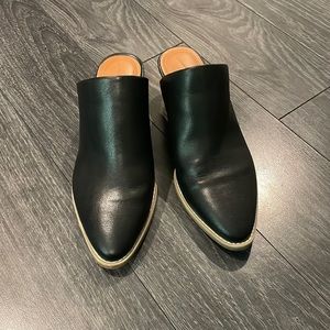 Black universal thread mules